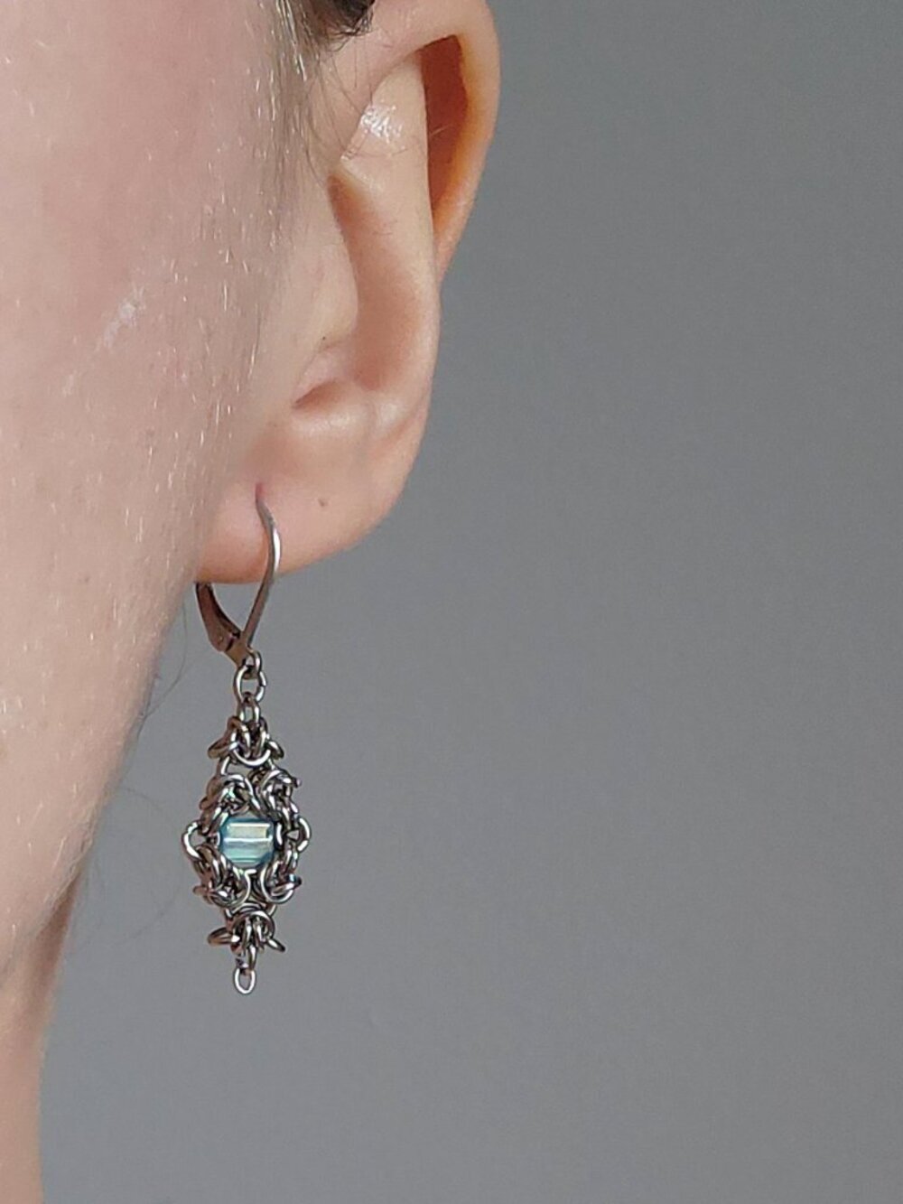 Medieval delicate and dainty silver and blue leverback earrings - Picture 5 of 9